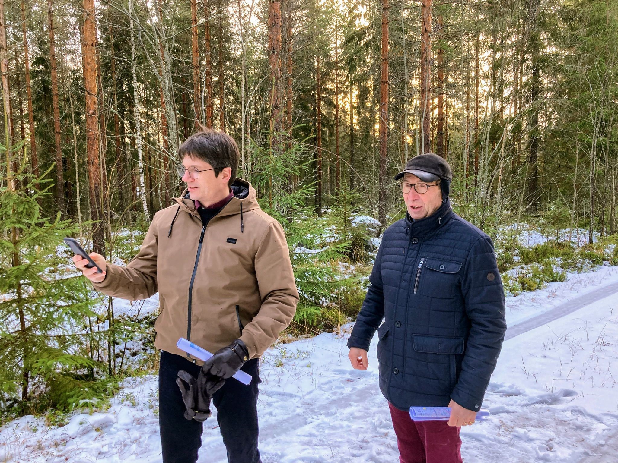 Frank Bouchier en Koenraad Belsack op zoek naar bos in Finland