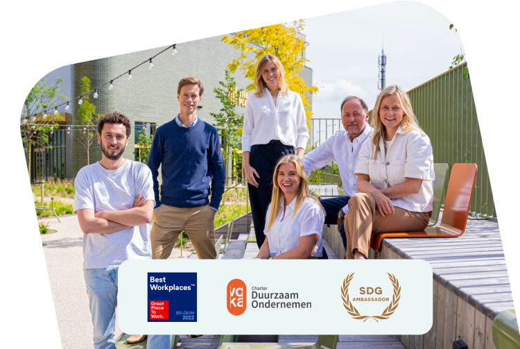 Teamfoto van sales team Upgrade Estate – investeren in vastgoed
