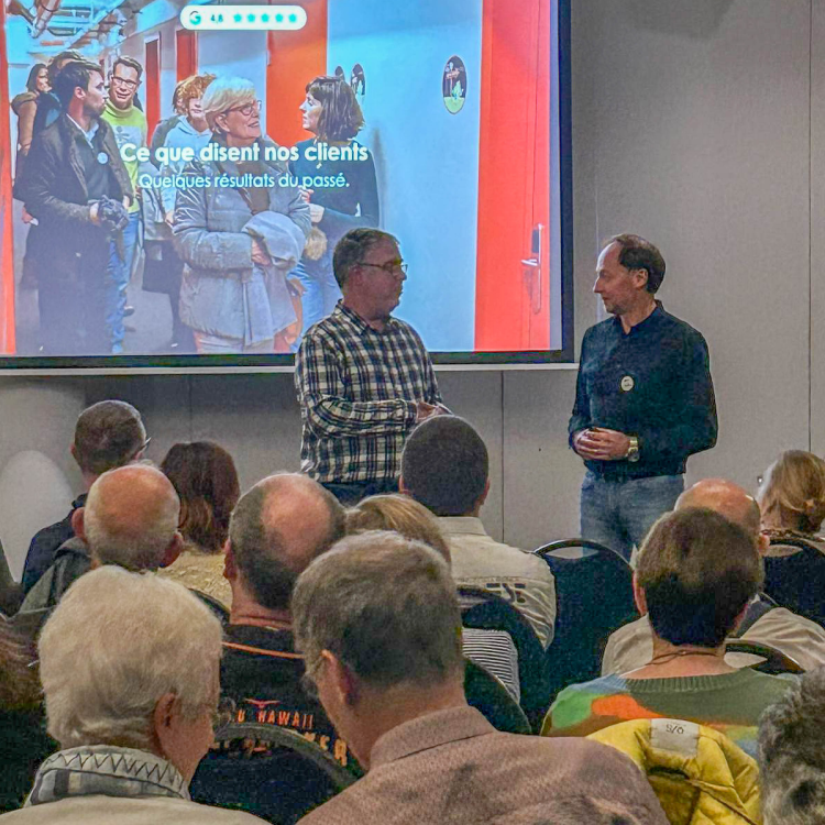 Christophe van Upgrade Estate tijdens een investeringsavond voor investeerders.