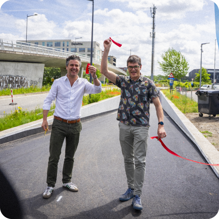 Feestelijke opening van een nieuw pad als voorbeeld van de maatschappelijke meerwaarde die Upgrade Estate creëert