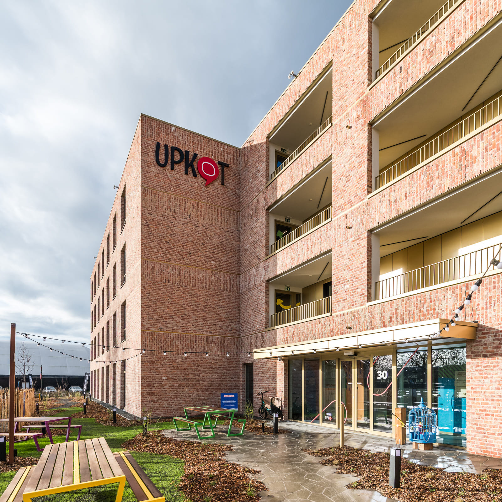 Wing Upkot