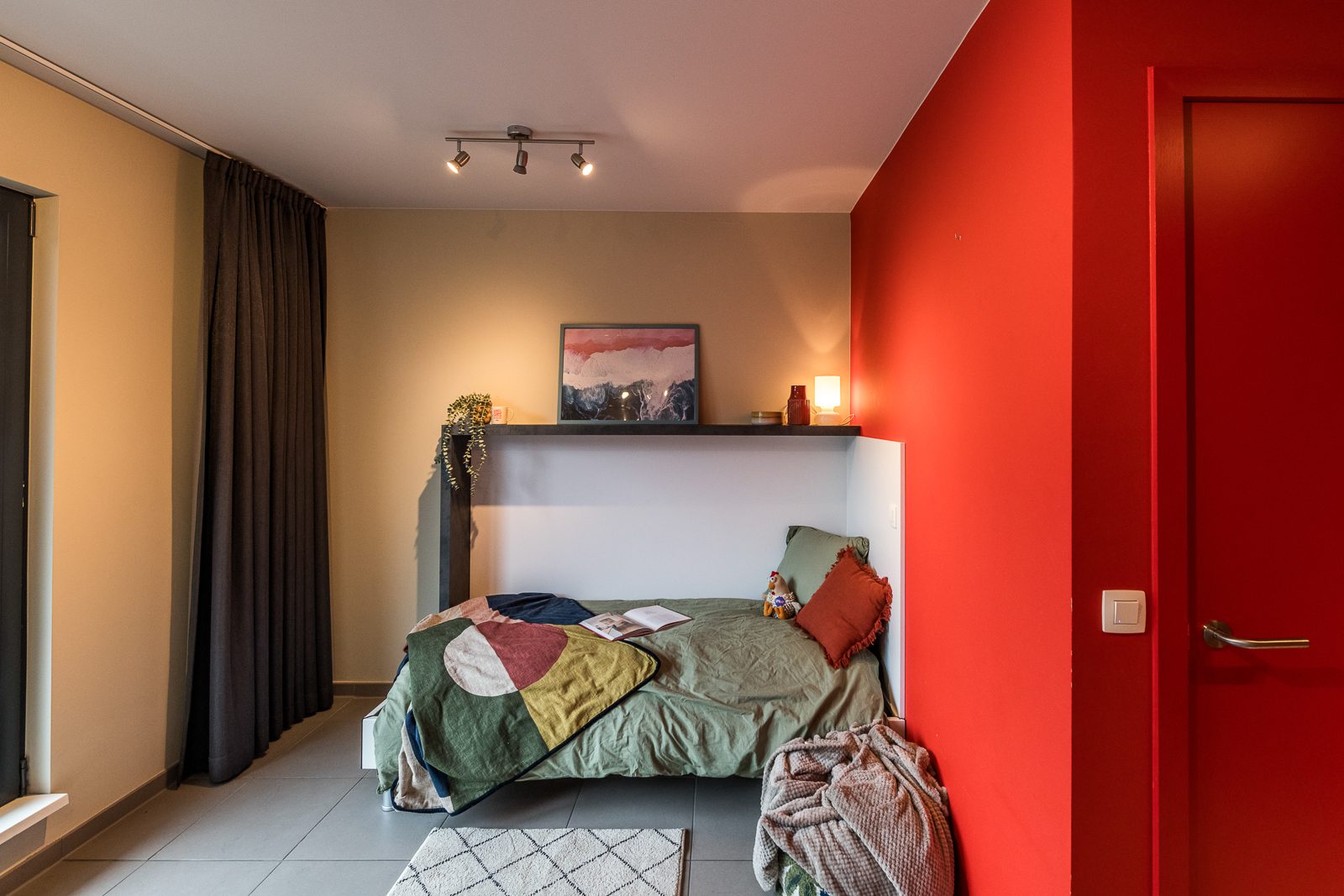 bed in kamer