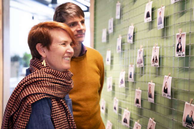Nele et Koenraad devant les fotos
