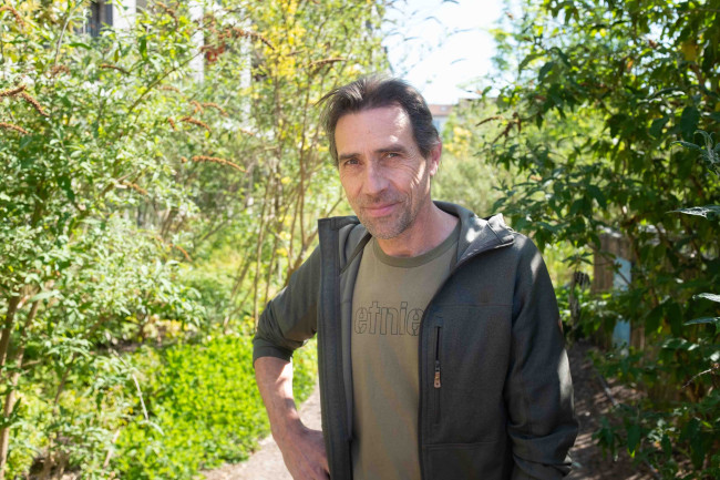 Johan in Upliving tuin