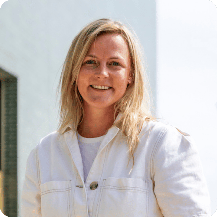 Sales Ambassador Ellis over haar job