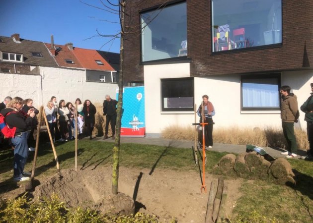 Upkot studenten planten toekomstboom