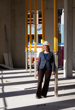 Head of BIM Katrien op de werf van Upoffiz - Loop5
