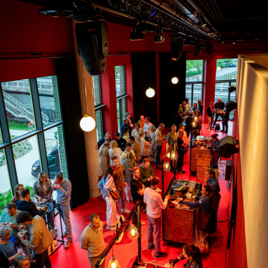 Upoffiz foyer The Plectrum